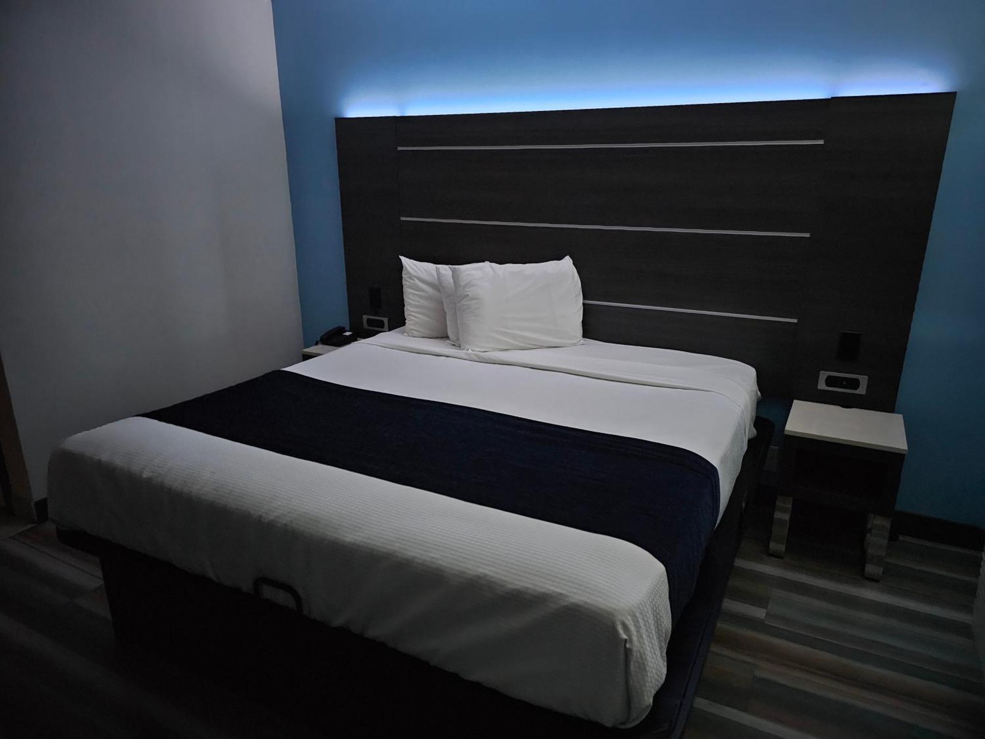 Travelodge Inn & Suites By Wyndham Fullerton Exterior foto